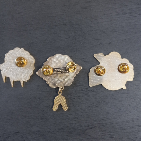 Vntg 3 Storm Softball Collector Pin Lot. Preowned but great condition.  No broke - Picture 4 of 6